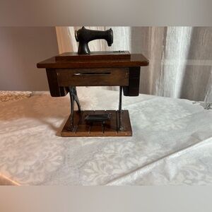 George Good 1981 Vintage Wooden Sewing Machine Musuc Box